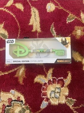 Disney The Mandalorian Grogu Neon Green Special Edition key